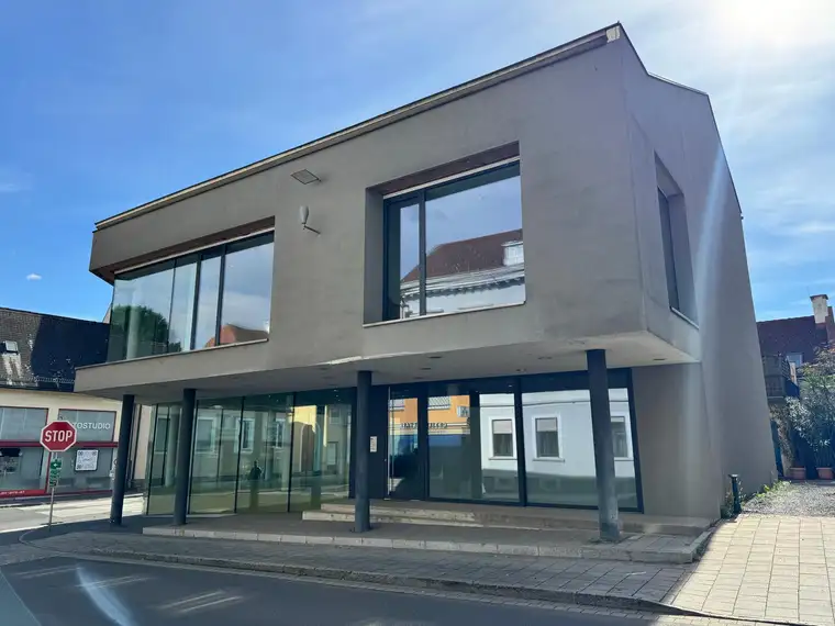 Attraktive Gewerbefläche (399 m²) mit Stil und Potenzial im Herzen von Fehring