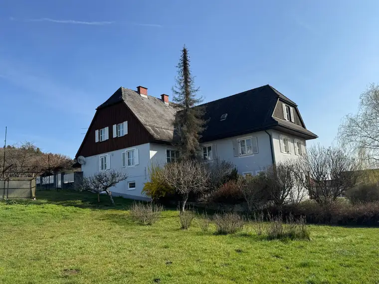 Ein- Mehrfamilienhaus (ca. 270 m²) mit idyllischem Garten in Paldau