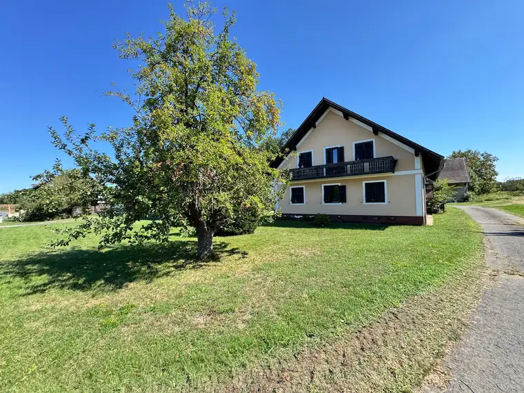 Großzügiges Wohnhaus (ca. 340 m²) mit Nebengebäuden, Wald &amp; Ackerflächen (8,45 ha) in Halbenrain