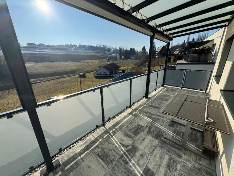 Neuwertige 3 Zimmer Eigentumswohnung (78,06m²) mit großem Balkon &amp; 2 Carports in Jagerberg