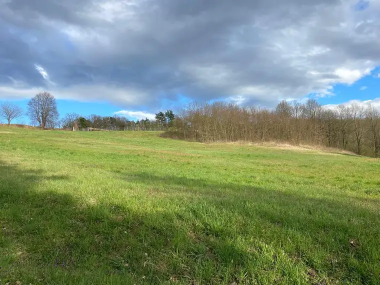 Grundstück in Hanglage – 3.266 m² Bauland &amp; 10.641 m² Landwirtschaftsfläche in Kukmirn