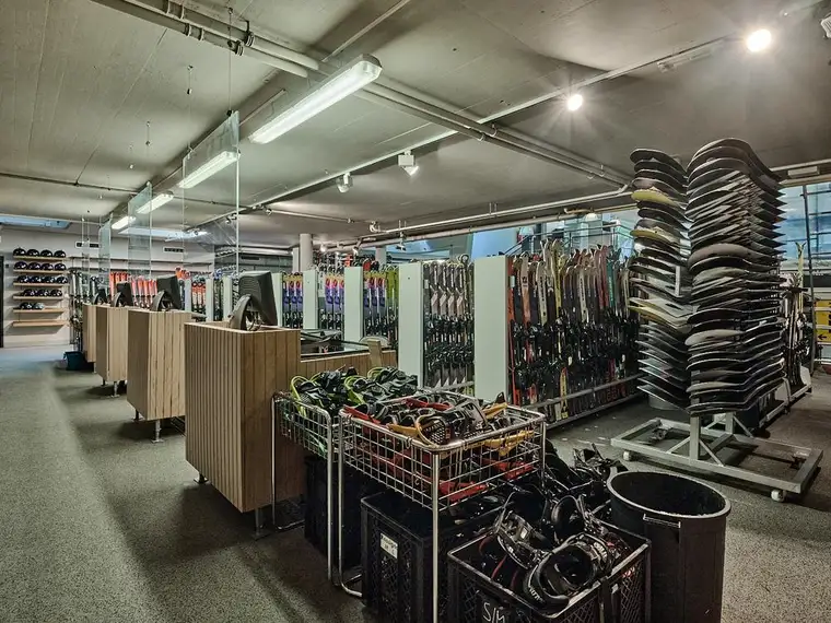 Ski-Verleih in TOP Lage mit exklusiver Penthouse-Wohnung