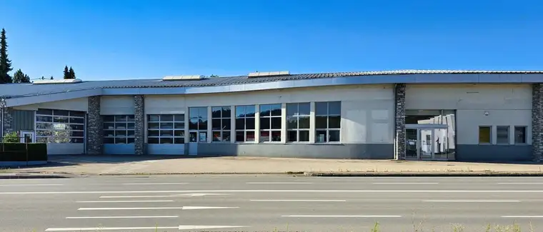 Betriebsgebäude - Lage an der B 1. Machen Sie Ihr Unternehmen sichtbar! Ehemals Reifenhandel Best Drive.