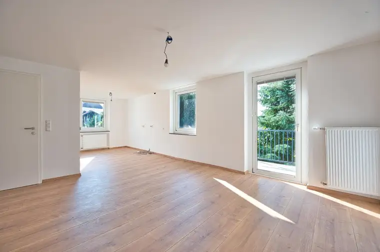 Leistbare Wohnung mit Garten. Zwei Stellplätze inklusive.