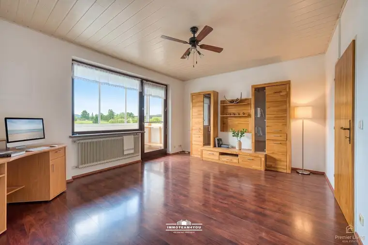 Endlich ein eigenes Zuhause: Gemütliche 2-Zimmer-Wohnung mit sonniger Loggia und Mietgarage in Timelkam!