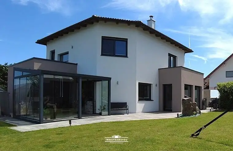 Modernes Wohnen mit Pool und Sommergarten in der Nähe vom Attersee!