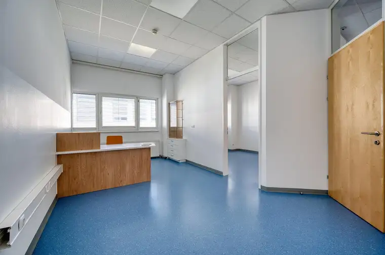 Jetzt losstarten! Perfekte Lage für Büro | Physio | Massage | Kosmetik | Nagelstudio