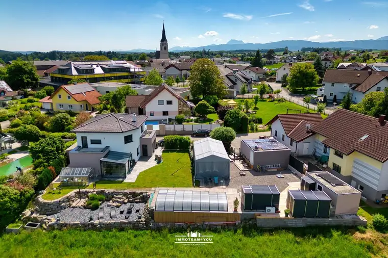 Modernes Wohnen mit Pool und Sommergarten in der Nähe vom Attersee!
