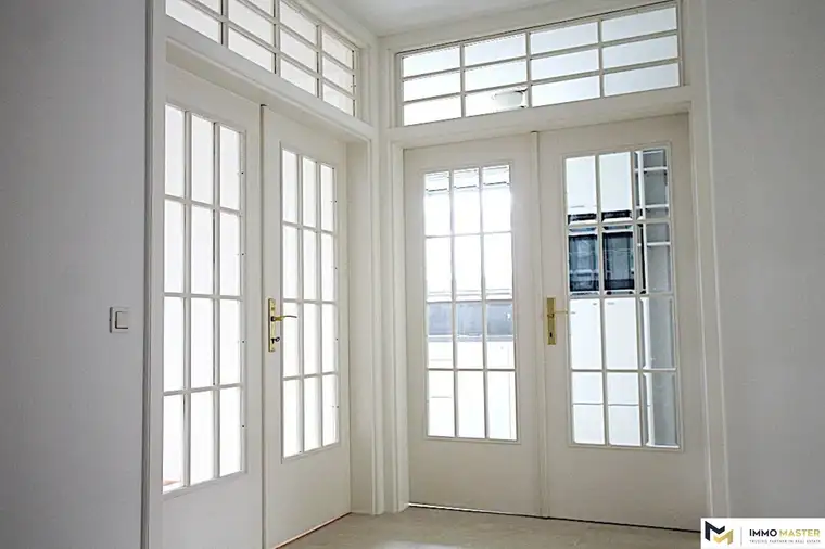 Neurenovierte 3 Zimmer Balkonwohnung mit Tiefgaragenplatz paar Minuten von Marktplatz entfernt
