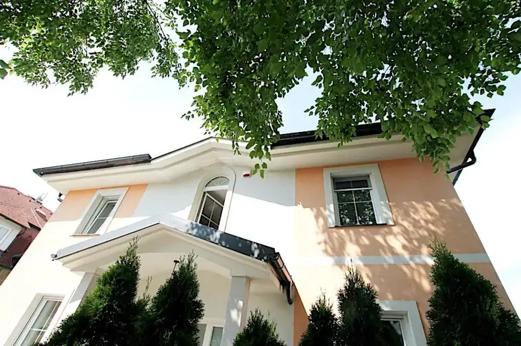 Stadtvilla am Nachbarschaft des malerischen Akademieparks in Wiener Neustadt