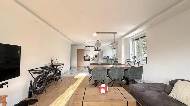 Sonnige 4-Zimmer-Wohnung mit Balkon und Tiefgarage in Hall in Tirol!