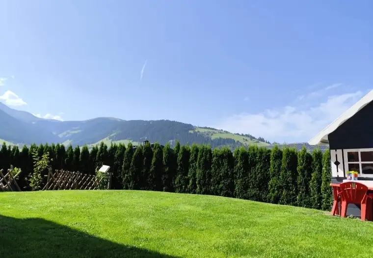 Grinzens: Charmante 3-Zimmer-Wohnung mit Terrasse, Garten und Garage in ruhiger Lage zu kaufen!