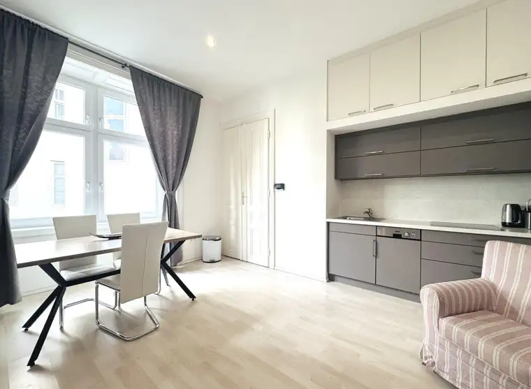 ENTZÜCKENDE WOHNUNG IN RUHIGER INNENHOFLAGE