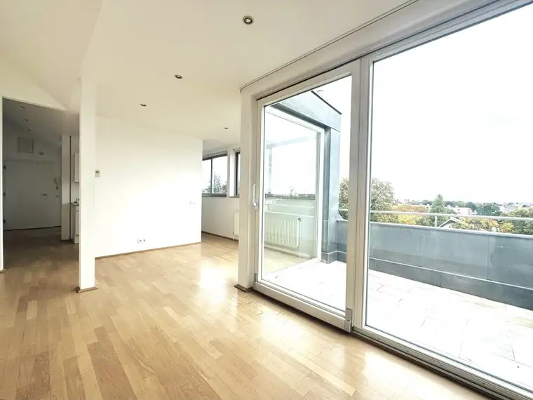 TERRASSENWOHNUNG MIT TRAUMHAFTER FERNSICHT