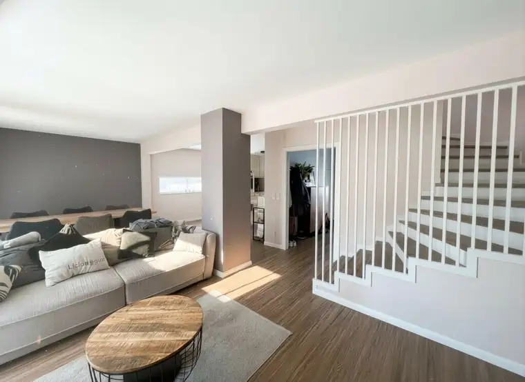 IHR ZUHAUSE IM GRÜNEN – MODERNES ECKREIHENHAUS MIT ZEITGEMÄSSER HEIZ- UND LÜFTUNGSTECHNIK