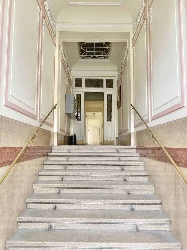 "SCHÖNE 3-ZIMMER WOHNUNG MIT PERFEKTER VERKEHRSANBINDUNG, NAHE U4 UND U6"