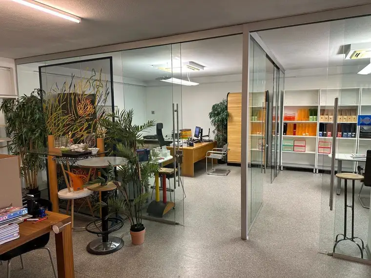 BÜRO - 7 ARBEITSPLÄTZE IN BESTER LAGE INKL. MÖBEL, BETRIEBSKOSTEN UND HEIZUNG!!!