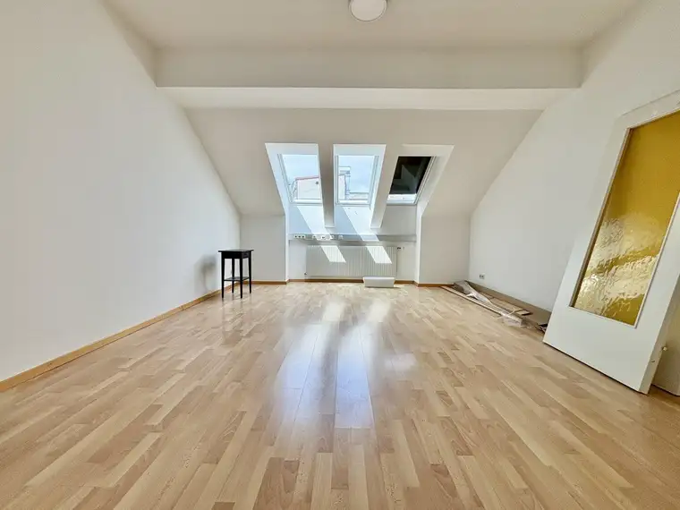 KLIMATISIERTER DACHGESCHOSSTRAUM IN 1100 WIEN, 5 ZIMMER, 122m² LEBENSFREUDE!