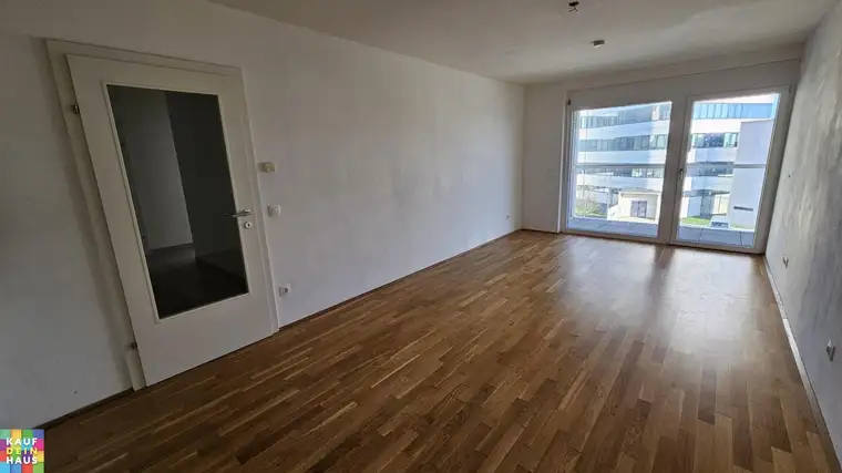 3 Zimmerwohnung mit verglaster Loggia und Einbauküche - Unbefristeter Mietvertrag