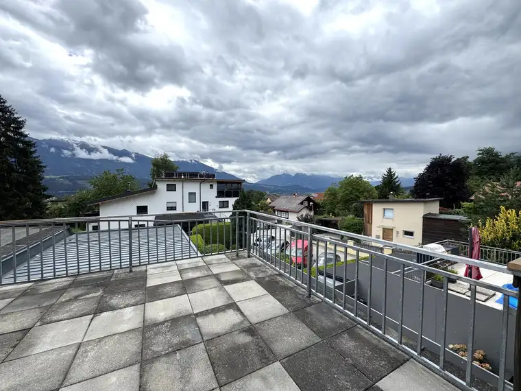 GEMÜTLICHE 3-ZIMMER-WOHNUNG MIT GROßER TERRASSE UND VIEL POTENZIAL