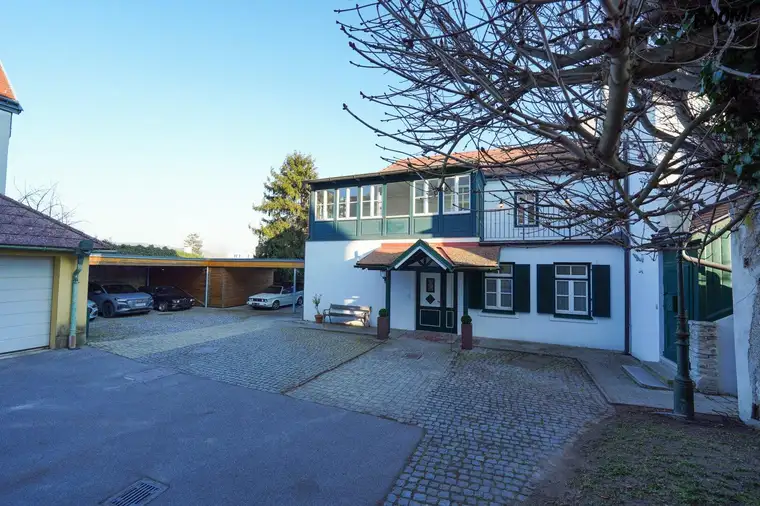 Stilvolles Einfamilienhaus mit Pool, Whirlpool &amp; Traumgarten in Ruhelage in Mitten von Klosterneuburg