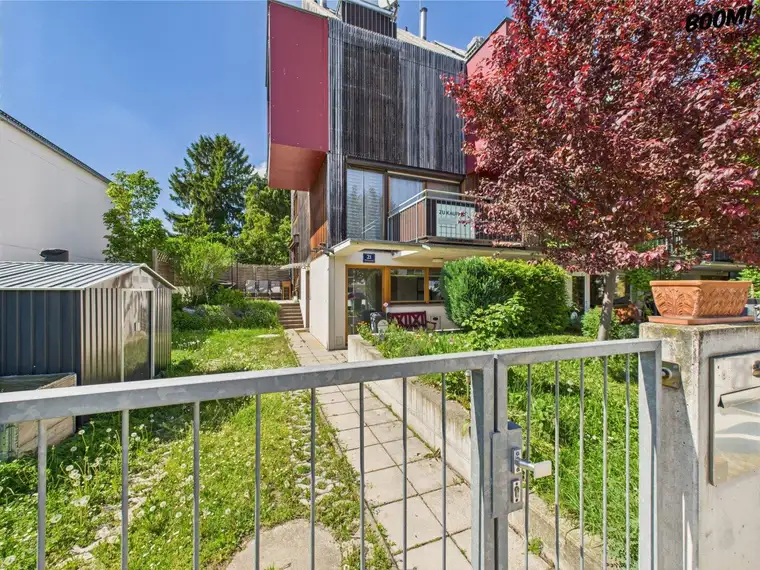 Modernes Reihenhaus mit Garten in ruhiger Lage