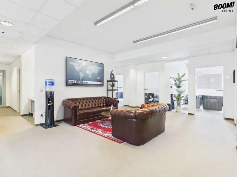 Top Büro/Praxis in 1110 Wien, 1. Etage, neuwertig mit Garage und Dusche!