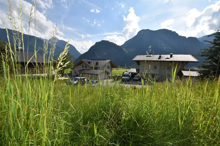 Grundstück in Mayrhofen mit genehmigtem Einfamilienhaus-Projekt
