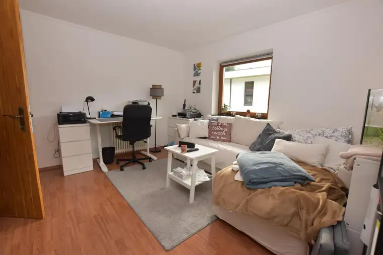 Kleine, einfach gehaltene Wohnung mit Blick zum Kaiser