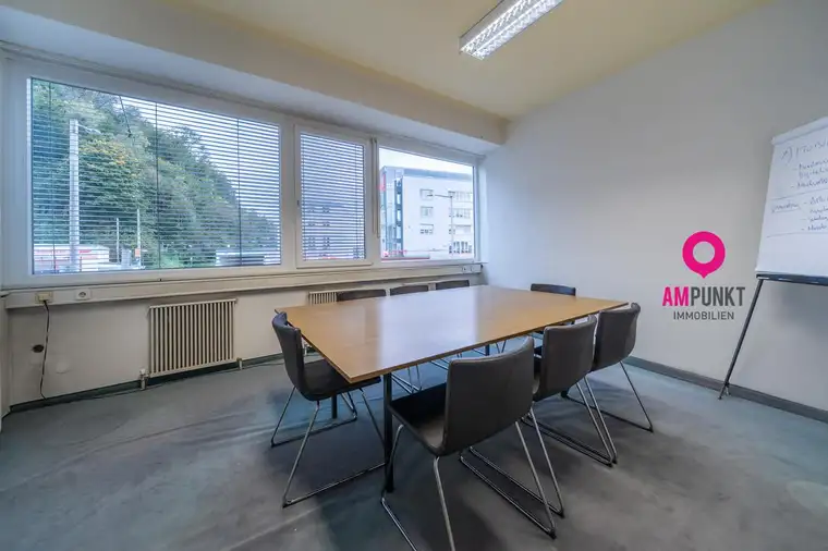 Flexible Bürofläche mit viel Platz &amp; Parkplätzen – auch zur Untervermietung geeignet!