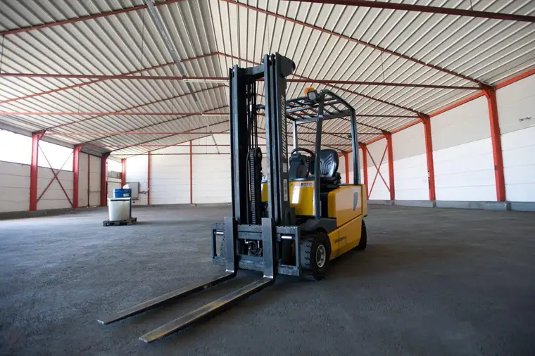 Lagerfläche von 300m² - bis 2700m² im Bezirk Mattersburg zu vermieten.