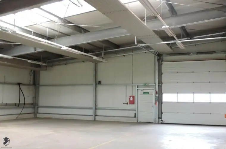 Zur Vermietung gelangt eine Lagerhallefläche von ca. 400 m² bis 2500 m² in Neutal.