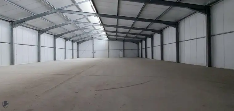 LAGERHALLE in sehr guter Lage mit 900 m² zu vermieten.