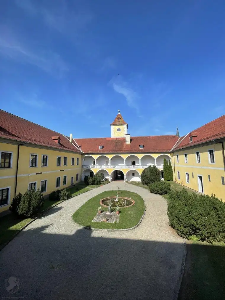 VERKAUF oder VERMIETUNG Schloss in idyllischer Lage