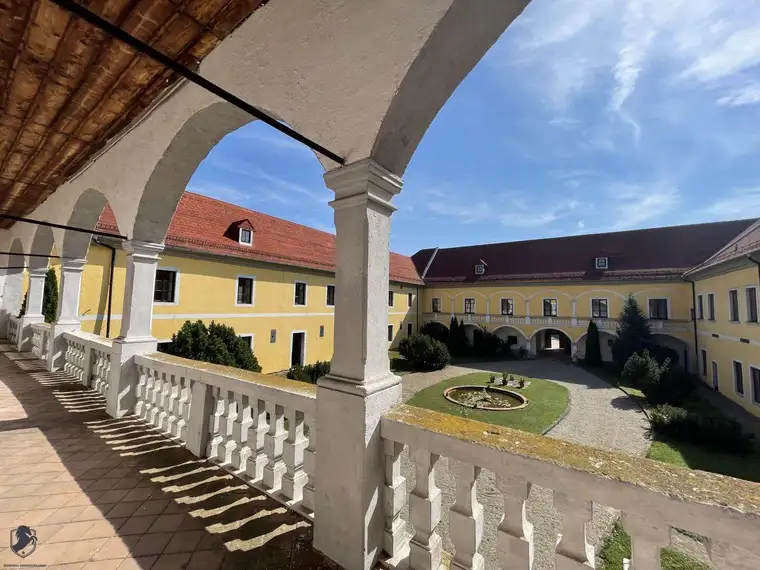 VERKAUF oder VERMIETUNG Schloss in idyllischer Lage