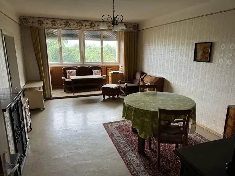 Urbanes Wohnen mit Potenzial: Großzügige 4-Zimmer-Wohnung in Wien zum Kauf