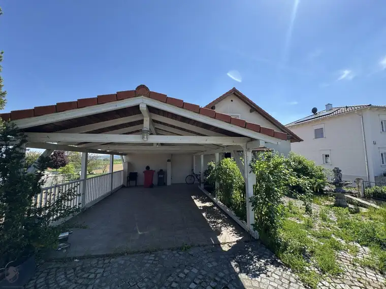 Außergewöhnliches Einfamilienhaus mit zwei Wohneinheiten, Garten und Gästehaus – am Ortsrand im Grünen und dennoch stadtnah