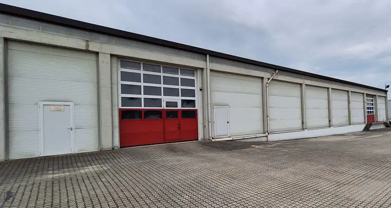 LAGERHALLE in sehr guter Lage mit 950 m² zu vermieten.