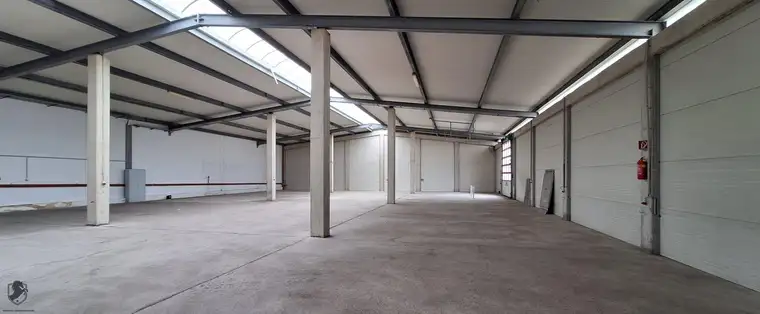 LAGERHALLE in sehr guter Lage mit 950 m² zu vermieten.