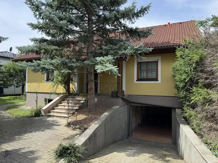 Einfamilienhaus mit Keller, großem Garten &amp; Obstbaumbestand