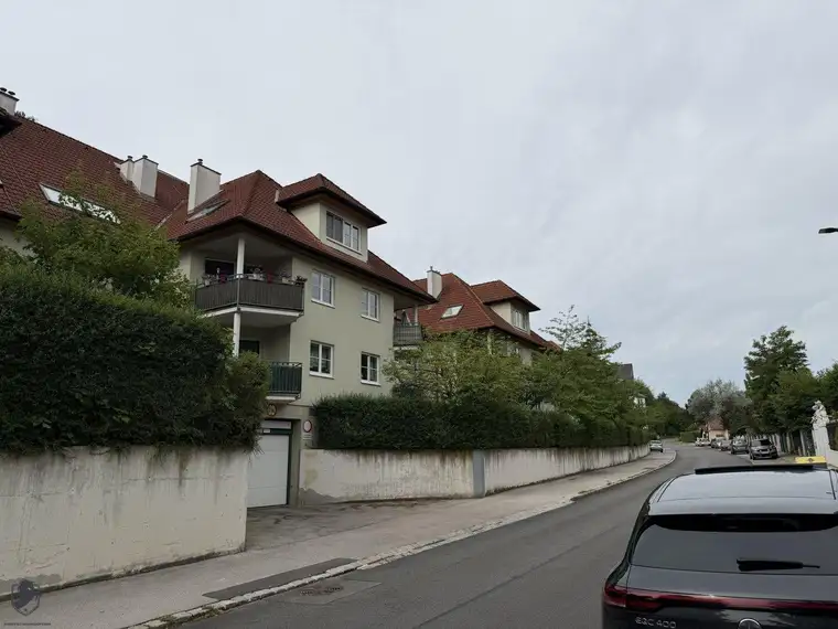 Großzügige 4-Zimmer-Dachgeschosswohnung mit Lift, Keller und Stellplätzen in Kaltenleutgeben