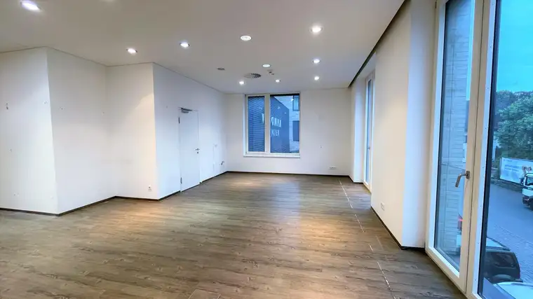 Fläche für Handel oder Dienstleistungen im Vinomna Center