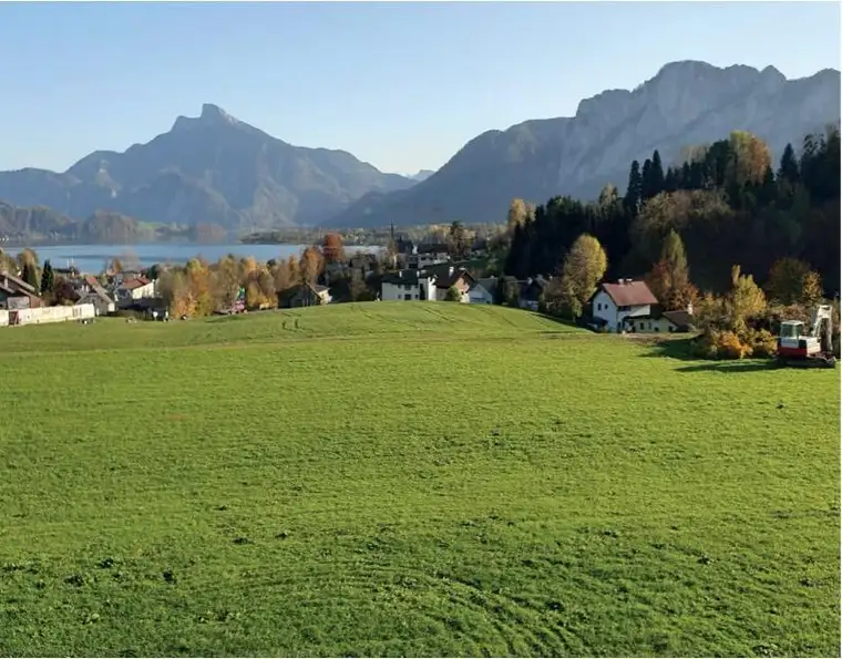 Luxuriöse Villa mit Pool und Garten in Mondsee