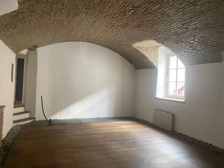 Elegante Gewerbefläche in Top-Lage - perfekt für Büro, Praxis, Café, Geschäft etc.