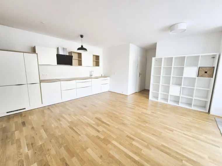 Sonnige Stadtwohnung mit Balkon und moderner Wohnküche - Sofortbezug