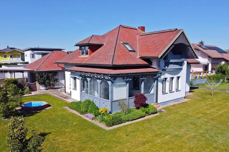 Gepflegte Landhaus-Villa mit Garagengebäude, Carport und schönem Grundstück in Ebenthal bei Klagenfurt
