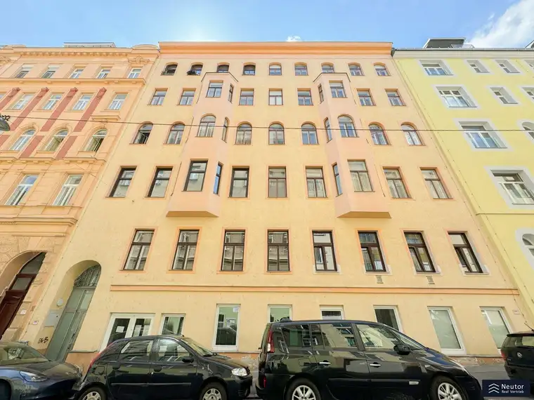 AUSGEZEICHNETE LAGE NÄHE MARIAHILFER STRASSE - DURCHDACHTE RAUMAUFTEILUNG - ALTBAUCHARME AUF 2 ZIMMERN MIT SEPARATER KÜCHE