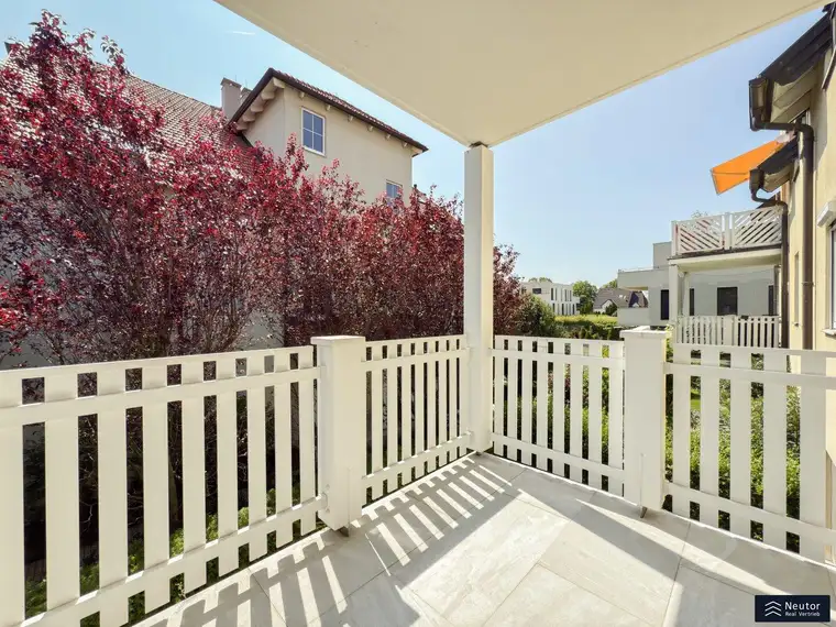 STADTRAND - TRAUMHAFTE 4 ZIMMER FAMILIENWOHNUNG INKL. GARAGE UND BALKON IN GRÜNLAGE