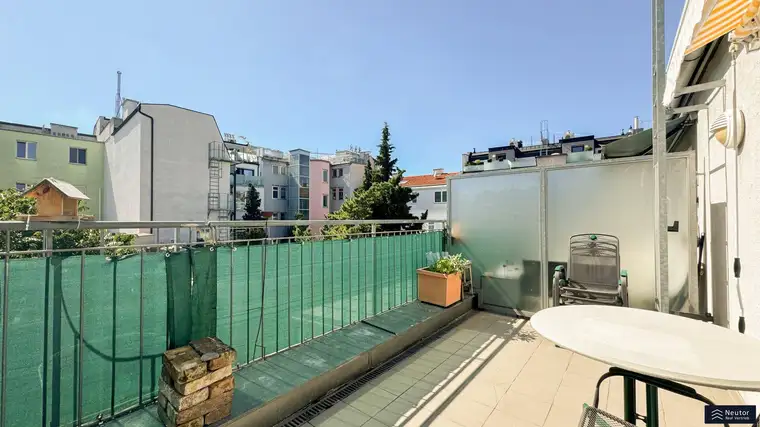 CHARMANTE 2-ZIMMER WOHNUNG MIT TERRASSE - LICHTDURCHFLUTET - NÄHE AKH UND JOHANN-NEPOMUK-VOGL-PLATZ
