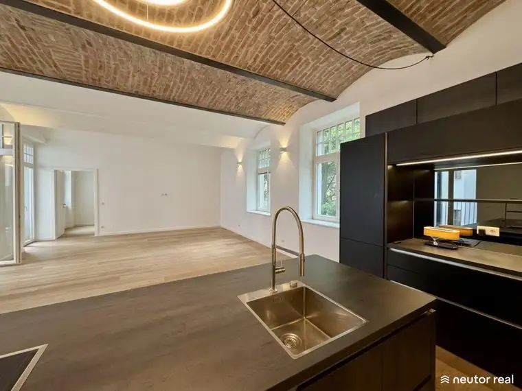 Einzigartiges Designer-Atelier in Hofruhelage mit großzügigem Balkon | Bestandsfrei